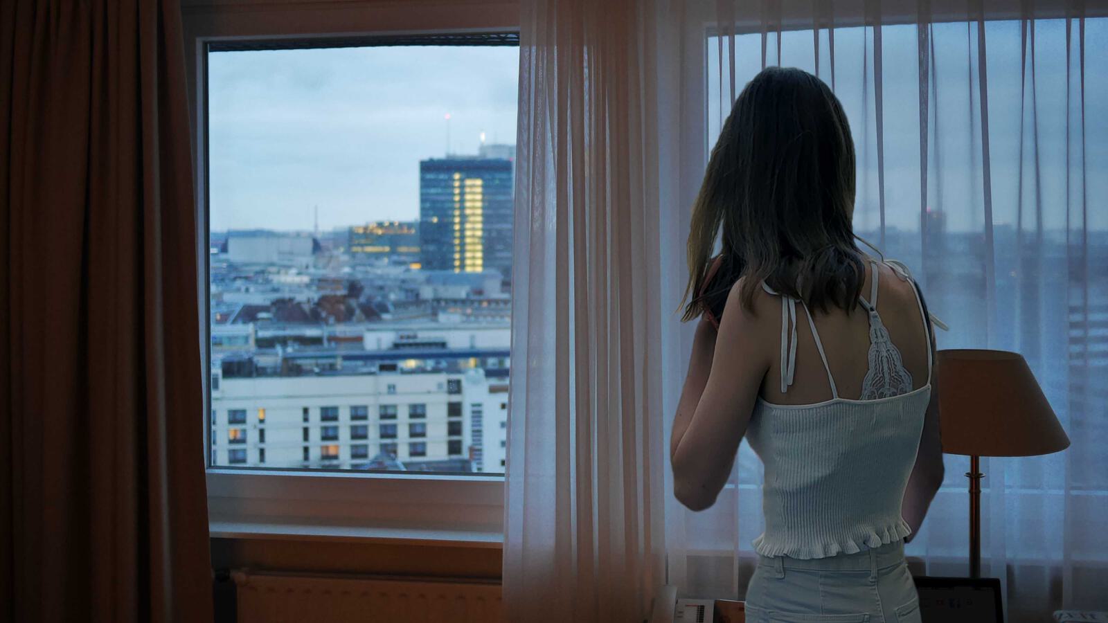 Fenster Frau Montage 4000