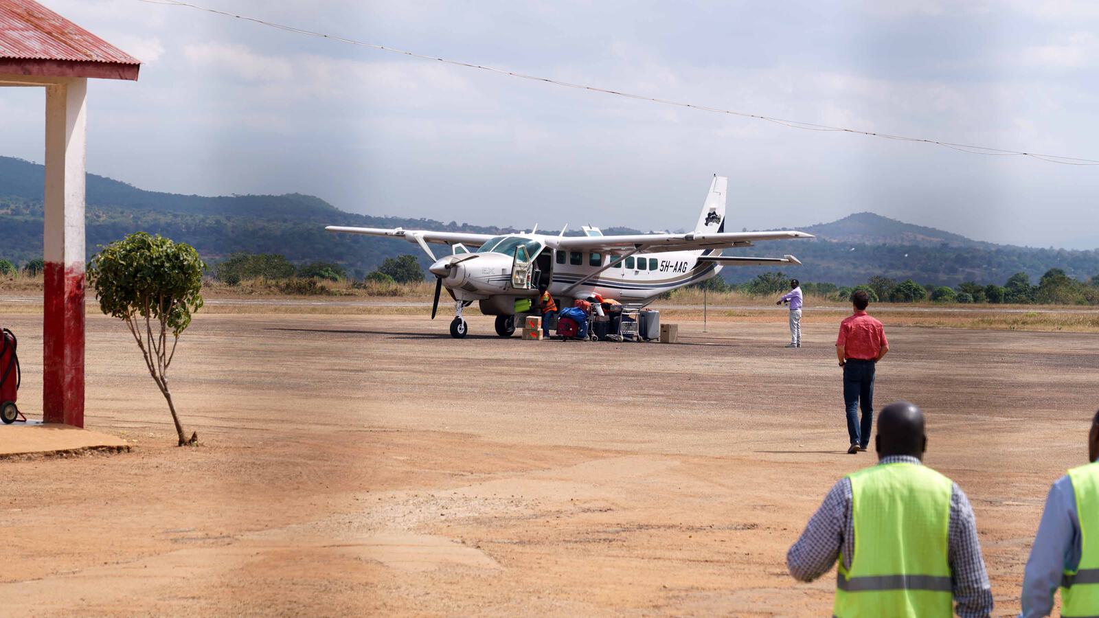 Flugzeug Rollfeld 4000