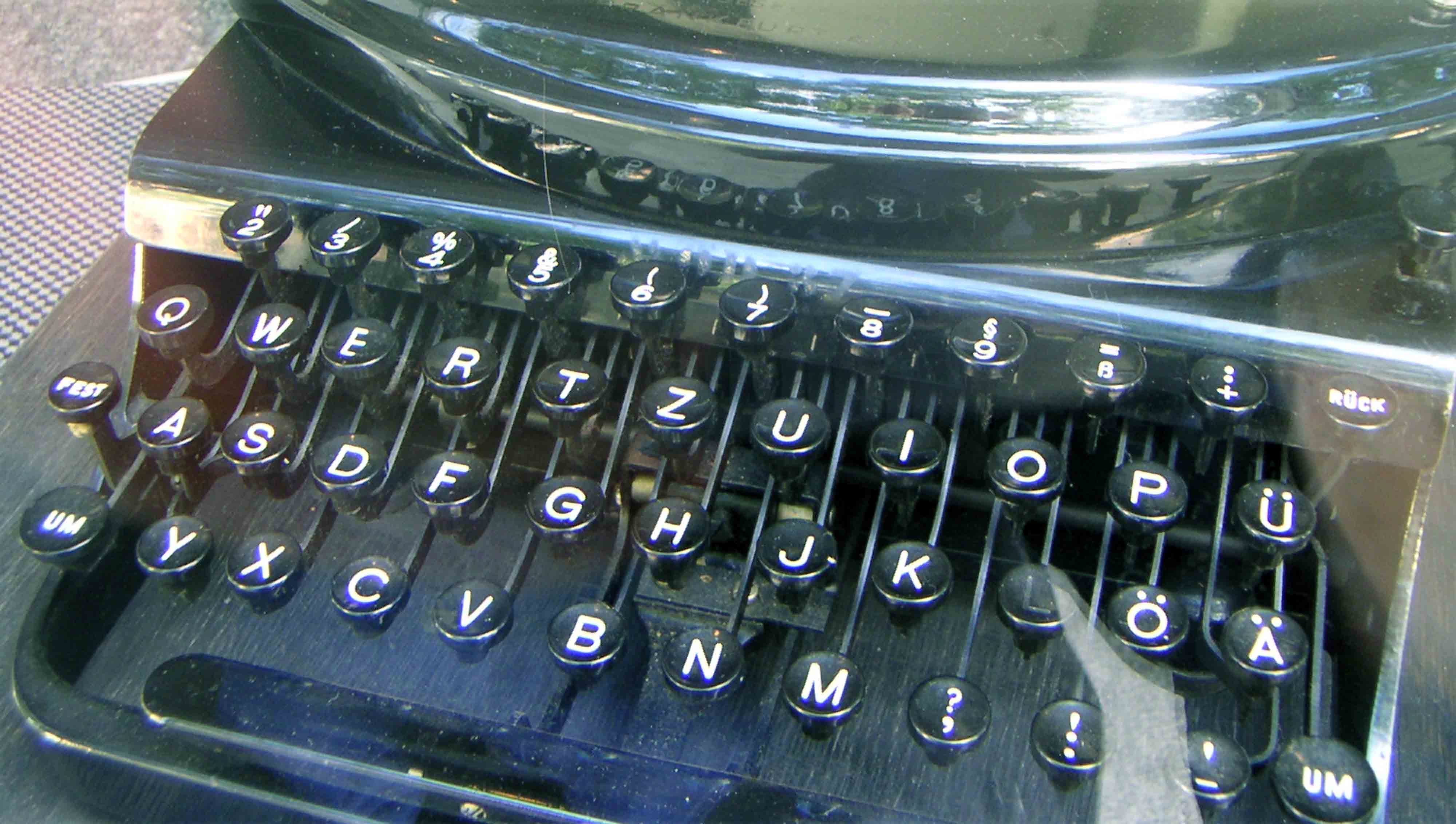 Schreibmaschine 4000
