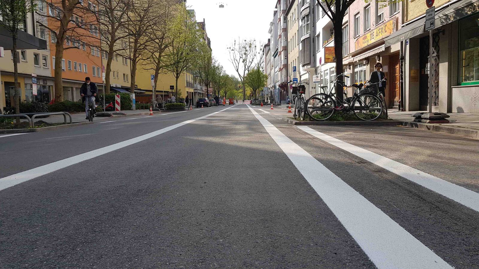 Räumlichkeit in 2 Dimensionen durch Diagonalen, die in das Bild hinein führen