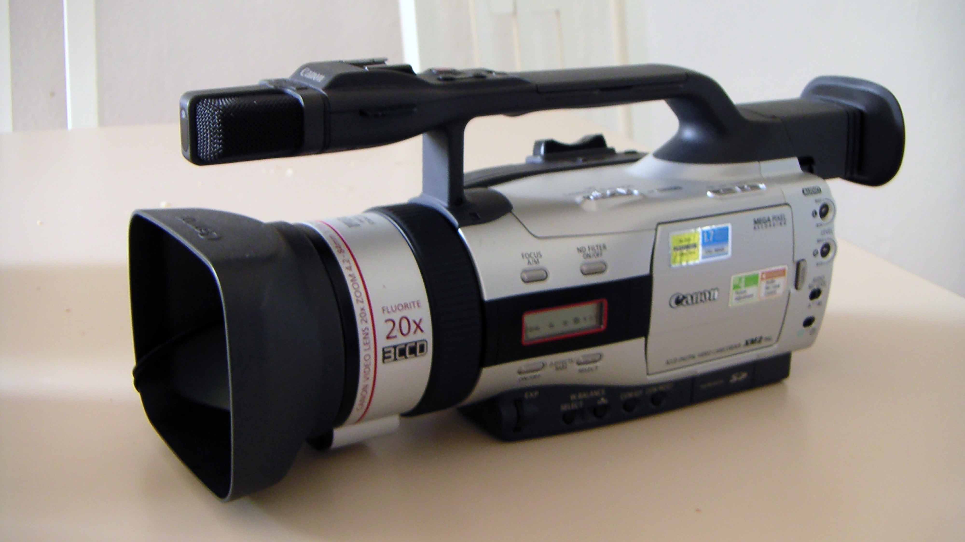 Canon XM2 4000