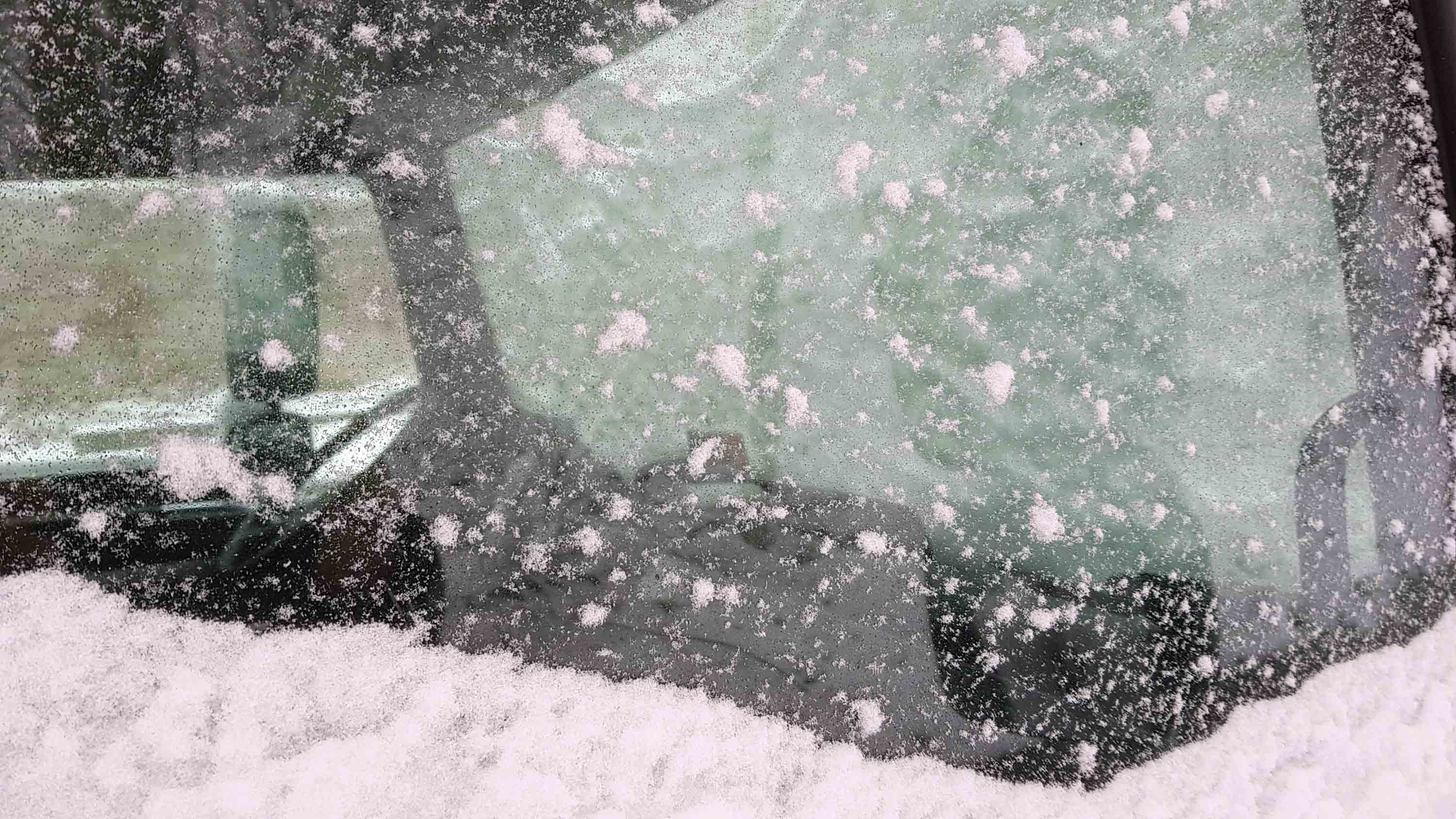 LKW-Fenster im Schnee