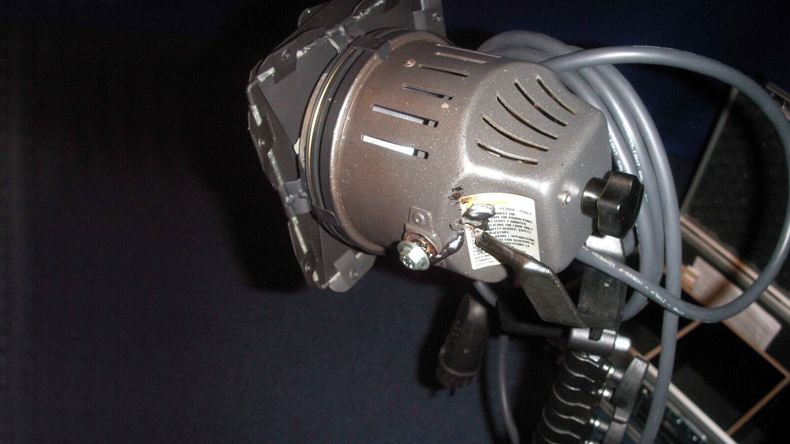 Geschmolzener Scheinwerferbügel