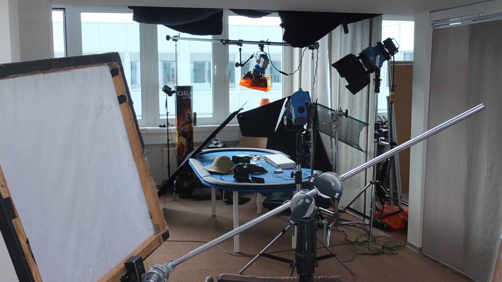 Scheinwerfer an Filmset