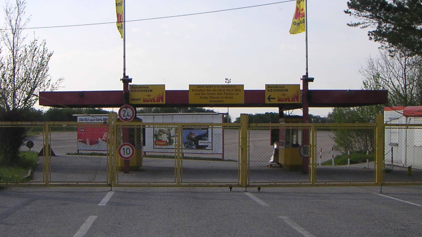 Autokino Einfahrt