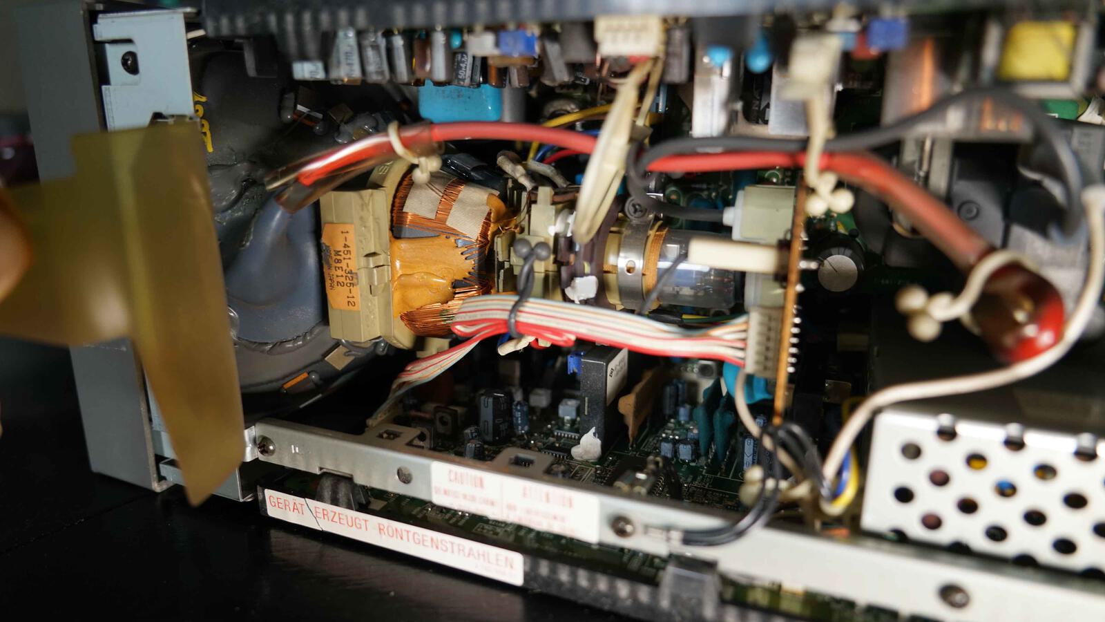 Roehrenfernseher Innen 4000