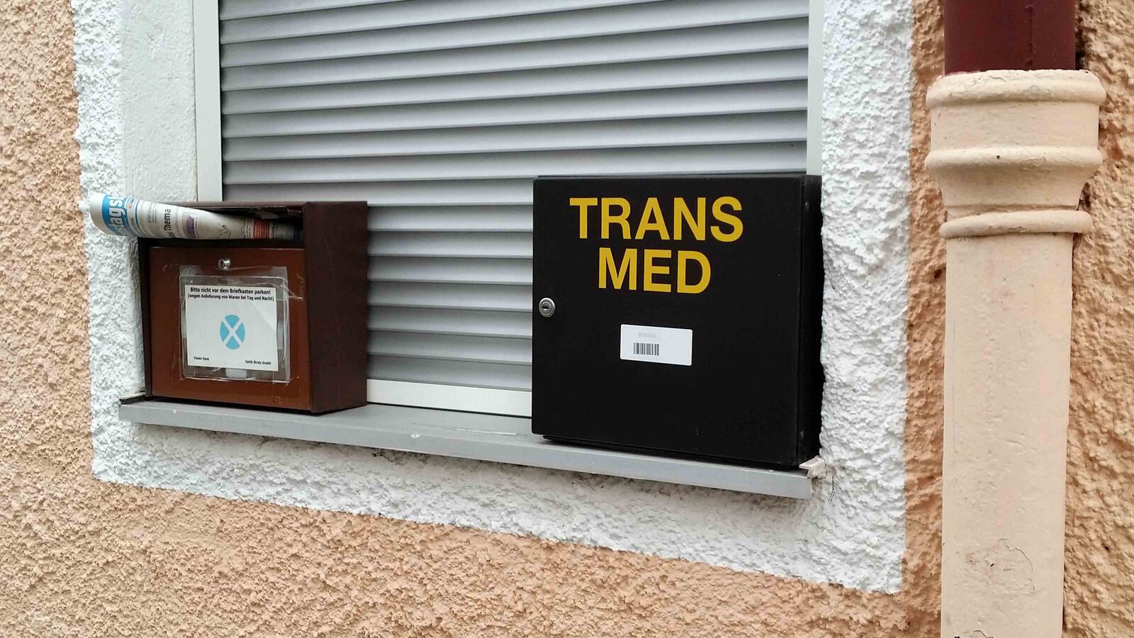 Briefkasten mit Beschriftung Transmedia