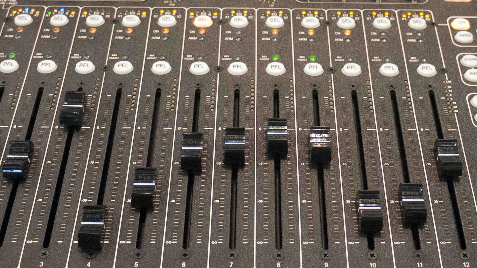 Mischpult Oberflaeche 4000