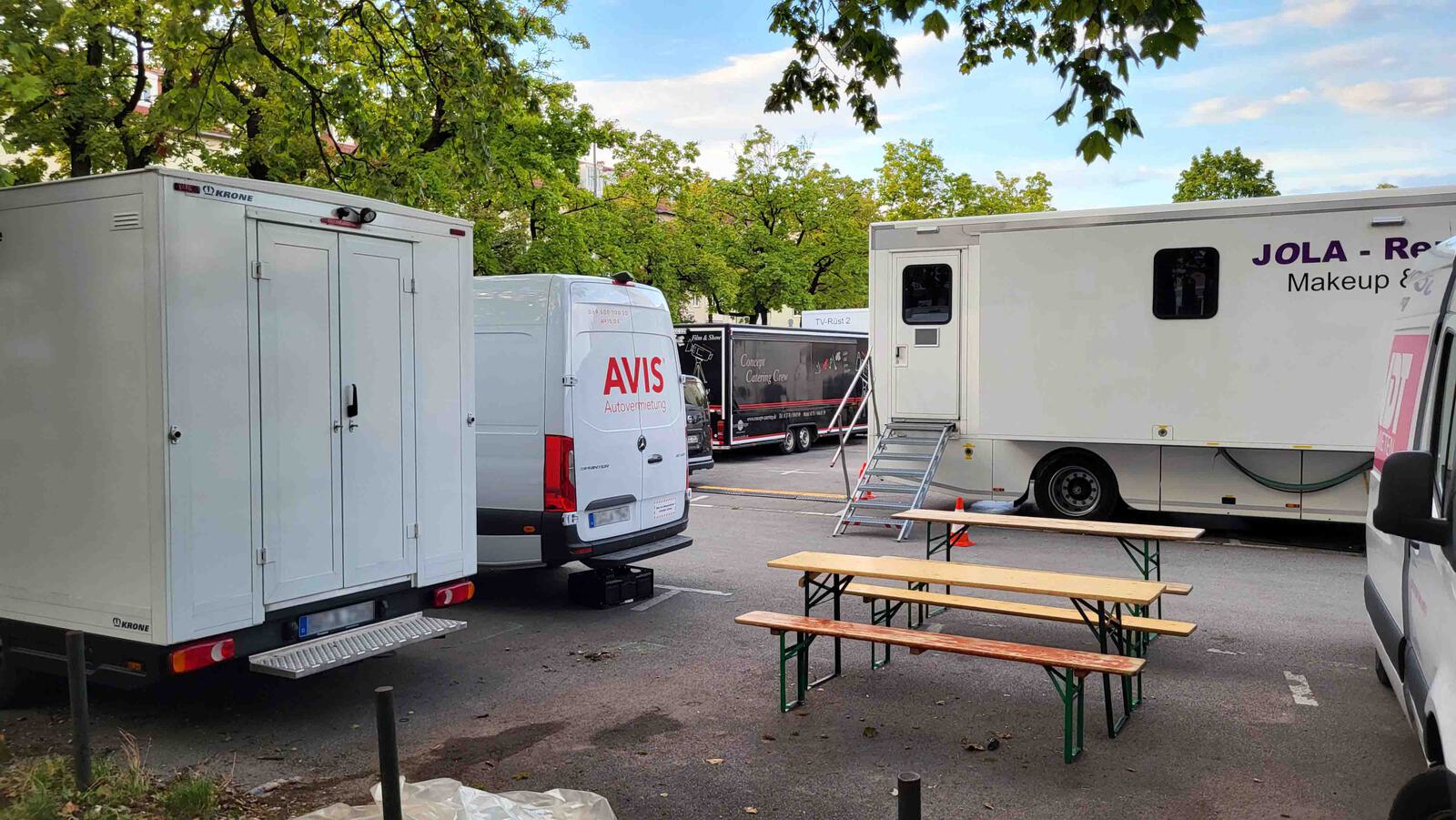 Filmfahrzeuge bei Dreharbeiten