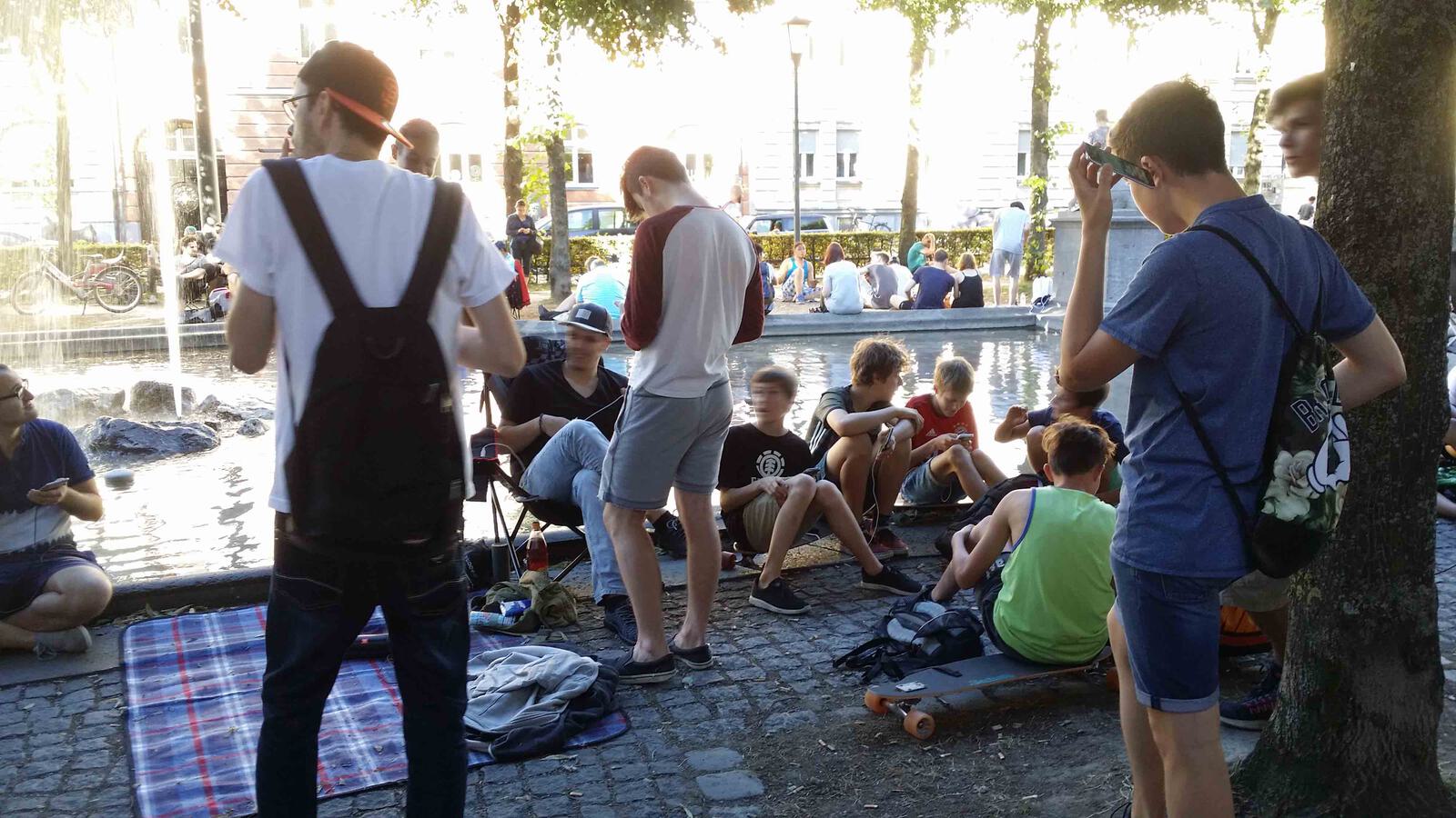 Pokemon Spieler am Bordeauxplatz in München