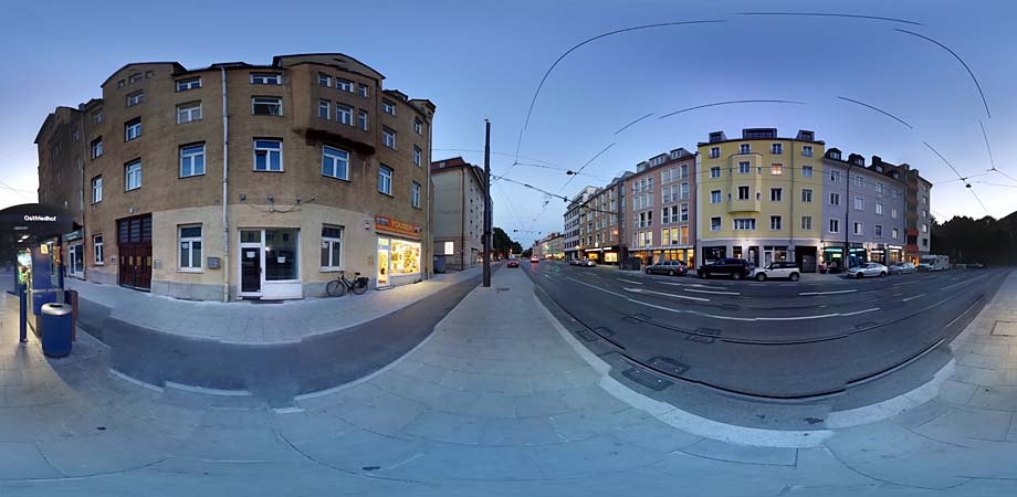 Abendliche Straße in 360 Grad