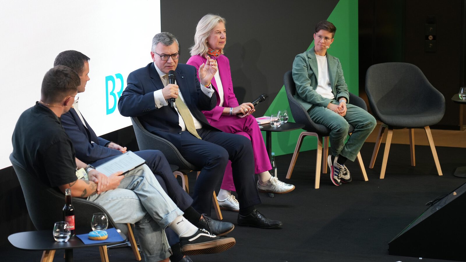 MT25 Diskussion1 5000