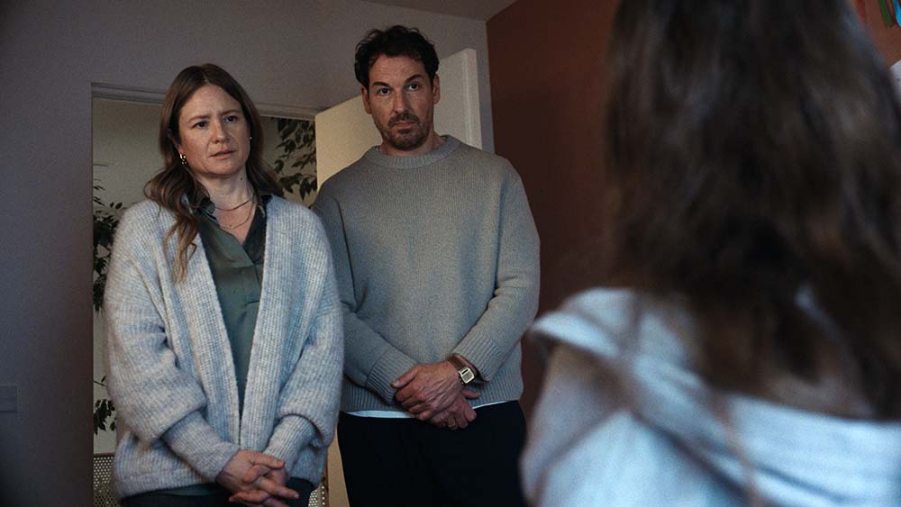 Was Marielle weiss 02 Julia Jentsch und Felix Kramerc AlexanderGriesser Walker+Worm DCM 1000