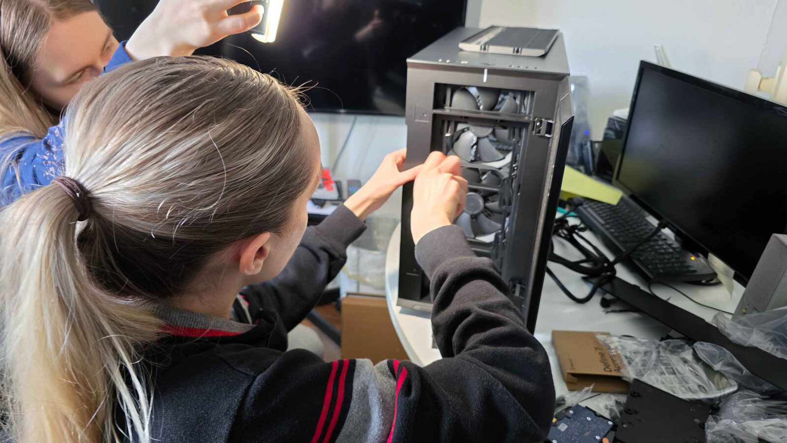 Intel 2025 Gehaeuse 1 4000