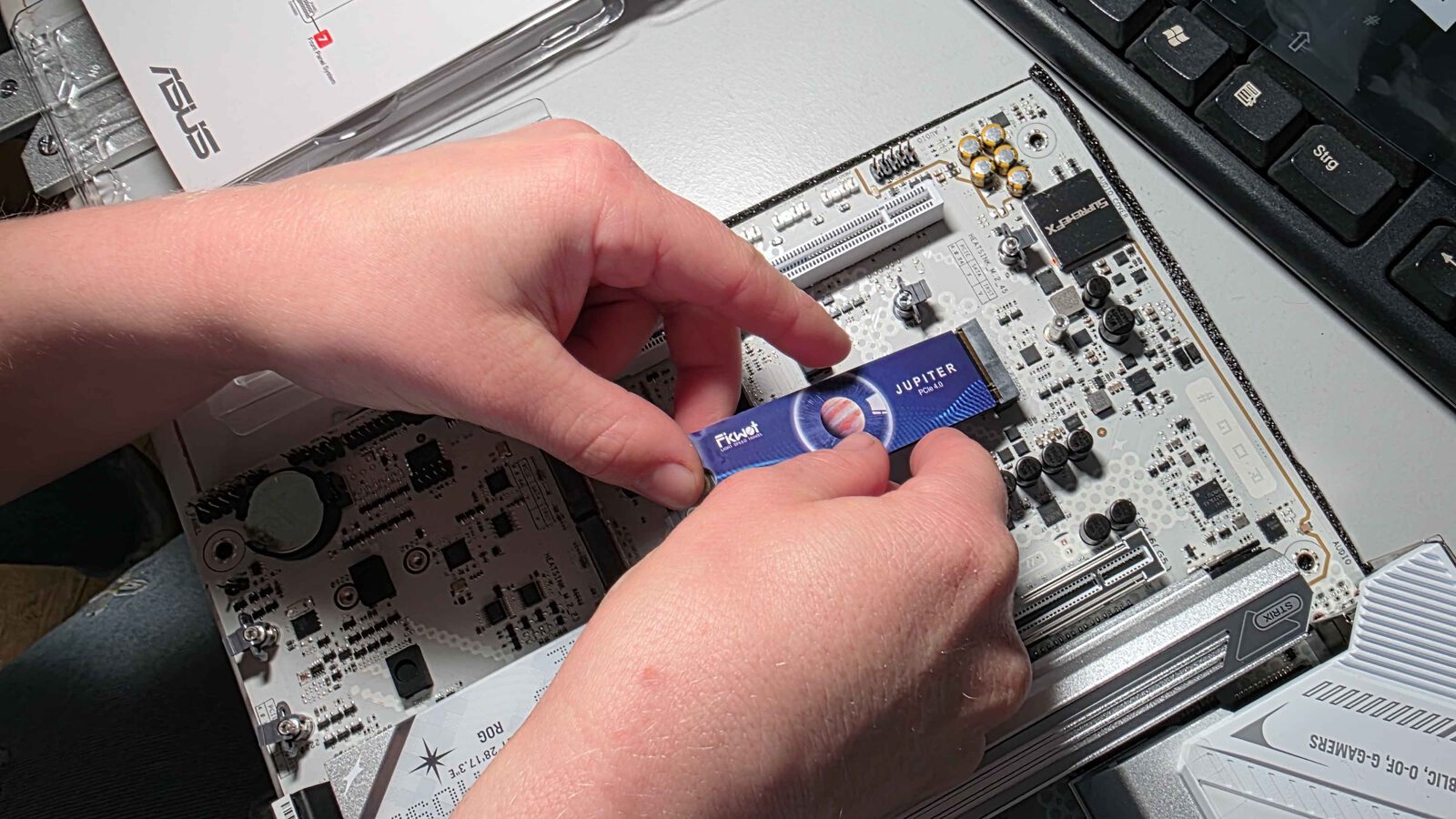 Intel 2025 NVMe 1 4000