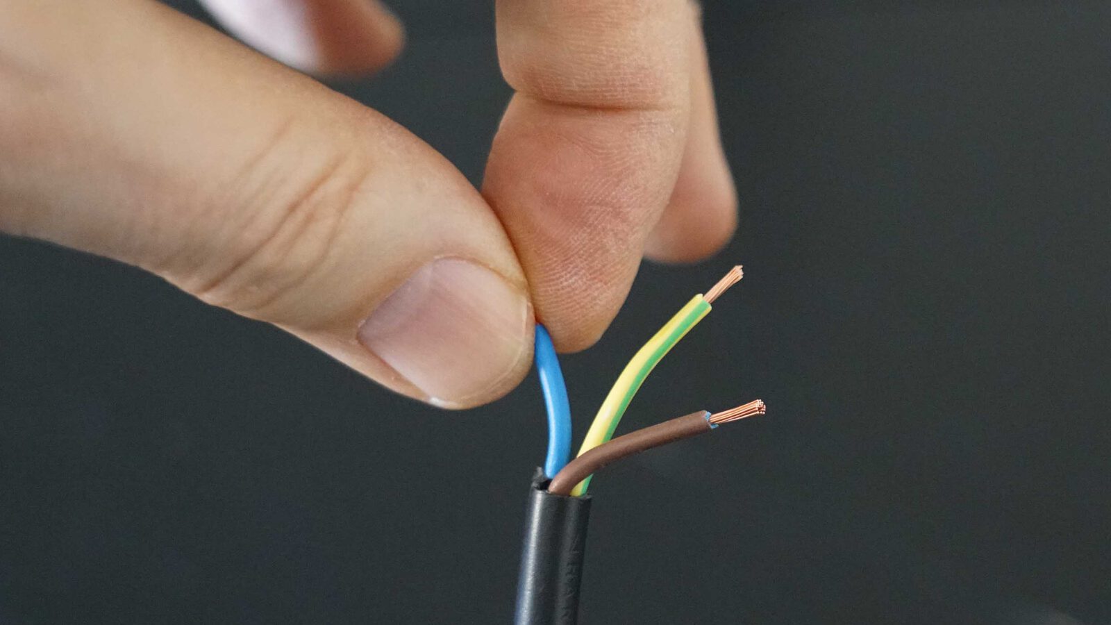 Netzstecker Adern verdrillen 3000